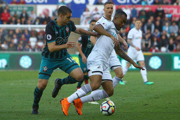 从边路防守 从边路防守